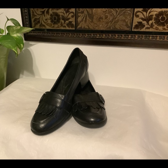 Born hand crafted Footwear - Picture 1 of 7